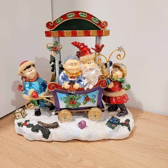 Vintage Santa Christmas Decoration Resin NEW Santa and Mrs Claus in Cart - Picture 5 of 10